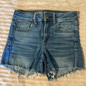 AEO Denim Shorts Next Level Stretch High Rise Shortie Size 4 Light-Medium Wash